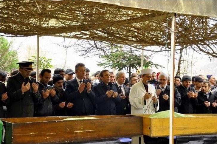 Kazada Ölen 6 Kişi Toprağa Verildi G2