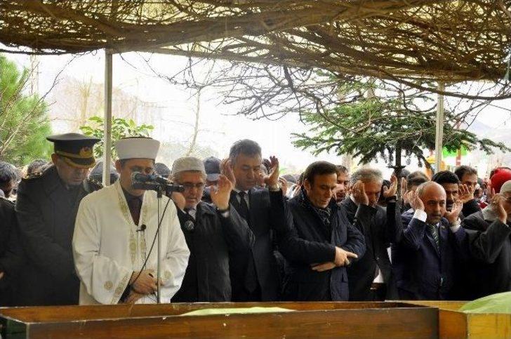 Kazada Ölen 6 Kişi Toprağa Verildi G4