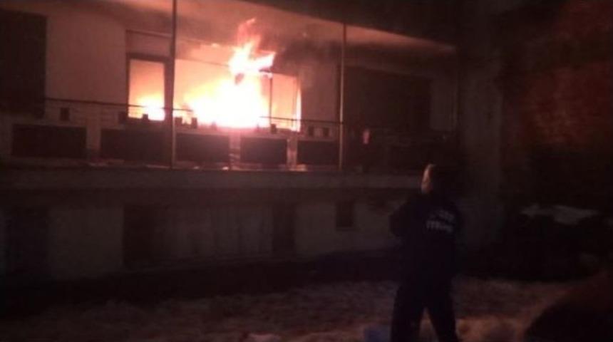 Apartmanda Yangın Korkuttu