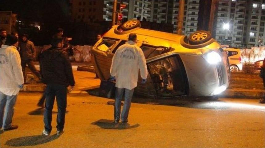 Polisten Ka&ccedil;an Ara&ccedil; Takla Attı, Yaralı S&uuml;r&uuml;c&uuml; Kayıplara Karıştı