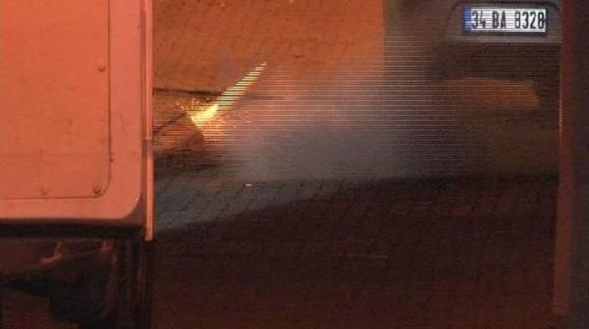 Ş&uuml;pheli &Ccedil;antayı Bomba Imha Robotu 'kaplan' Patlattı