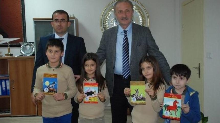 Didim Belediyesi&rsquo;nden &Ouml;ğrencilere Karne Hediyesi &Uuml;cretsiz Kitap