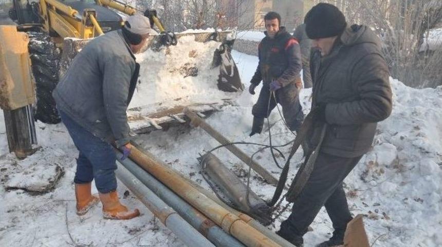 İki Mahallenin Su Sorunu &Ccedil;&ouml;z&uuml;ld&uuml;