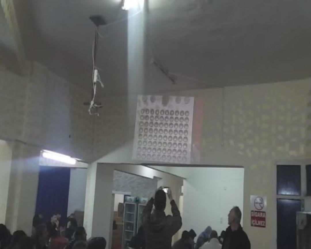 Polis Bu Kez Ne Kapı Kırdı Ne Duvar