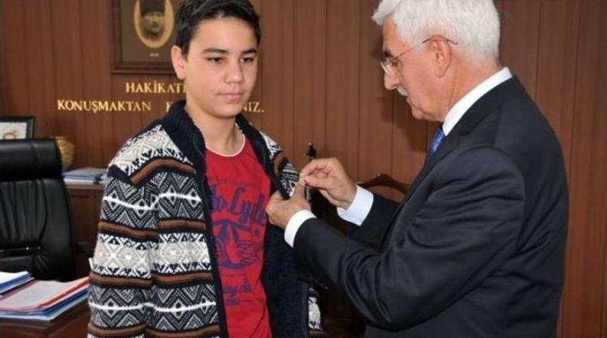 Vali Koca, Türkiye Şampiyonu Salim İmren’i Makamında Kabul Etti