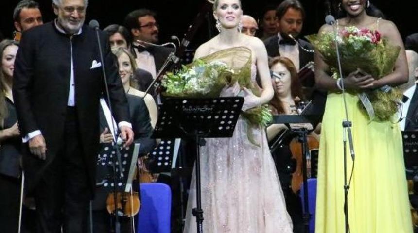 İspanyol Tenor Placido Domingo'dan M&uuml;zik Ziyafeti