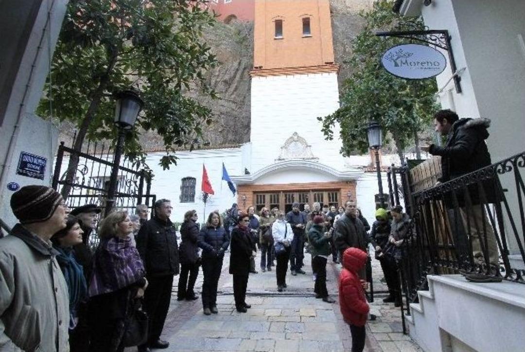 İzmir&rsquo;de Gencinden Yaşlısına K&uuml;lt&uuml;r Turu