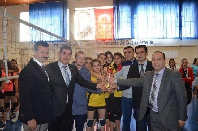 Genç Kızlar Ve Erkekler Voleybol Şampiyonu Spor Lisesi