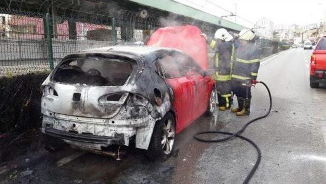 Sürücüsünün Terk Ettiği Yanan Lpg'li Otomobili Çevredekiler Durdurdu