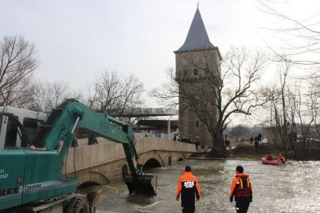 Kayıp 2 Kişi Tunca Nehri&rsquo;nde Aranıyor