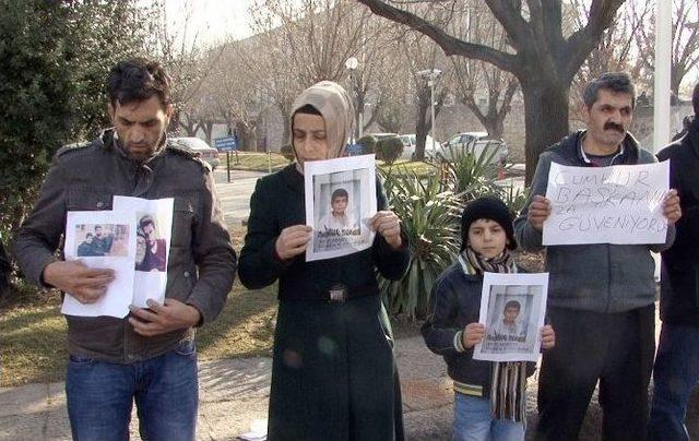 Meclis &Ouml;n&uuml;nde Kayıp &Ccedil;ocuğu İ&ccedil;in &Ccedil;ağrıda Bulundu 1