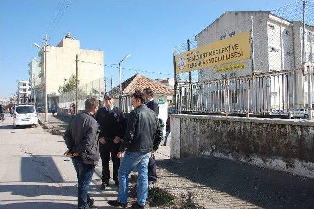 Okul &Ouml;nlerinde Asayiş Uygulaması 1
