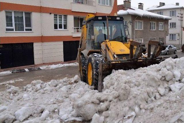 Tepebaşı Sokaklarında Kar Temizleme Çalışmaları Sürüyor