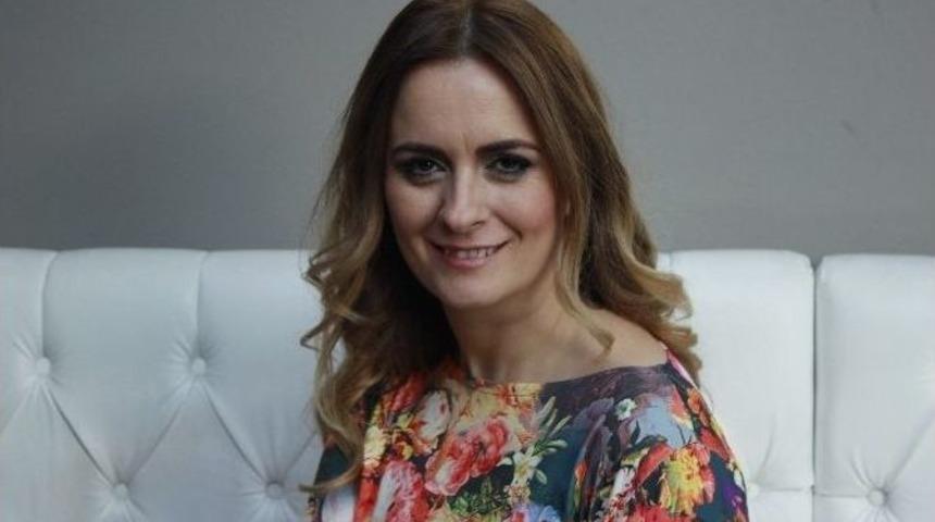 Mutluluğun Re&ccedil;etesini Yazdı