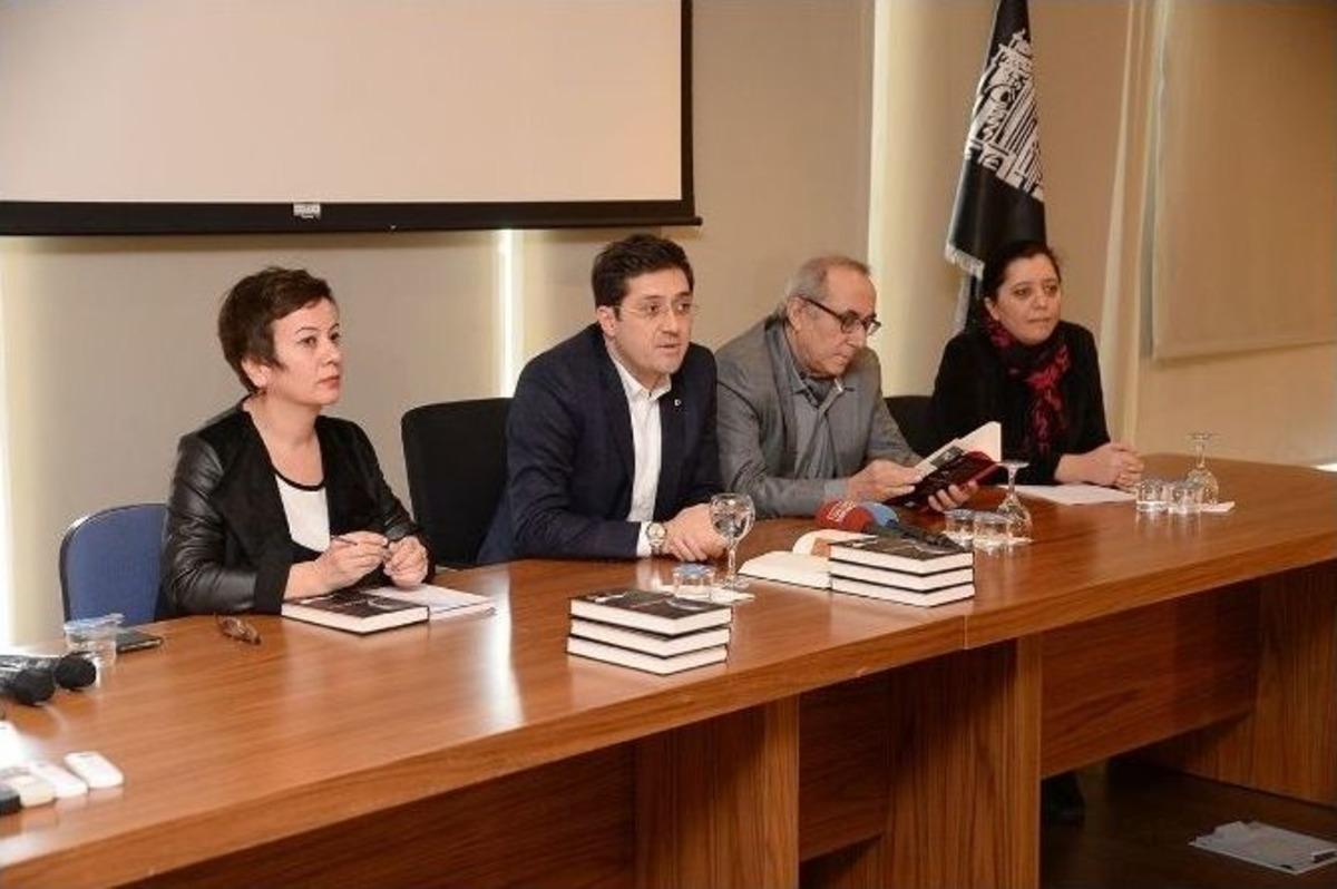 Başkan Murat Hazinedar Şiir Okudu, &Uuml;nl&uuml; Şair Dinledi