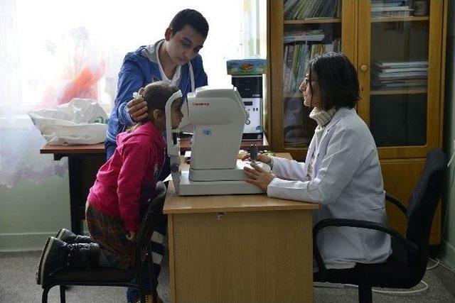 Tepebaşı Belediyesi&rsquo;nin Okullardaki G&ouml;z Taramaları S&uuml;r&uuml;yor 1