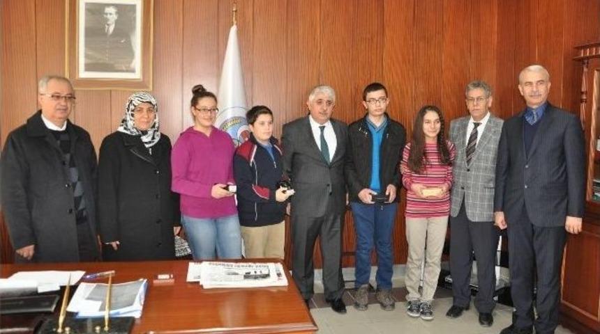 Sorgun Belediye Başkanı Şimşek, Başarılı &Ouml;ğrencileri &Ouml;d&uuml;llendirdi