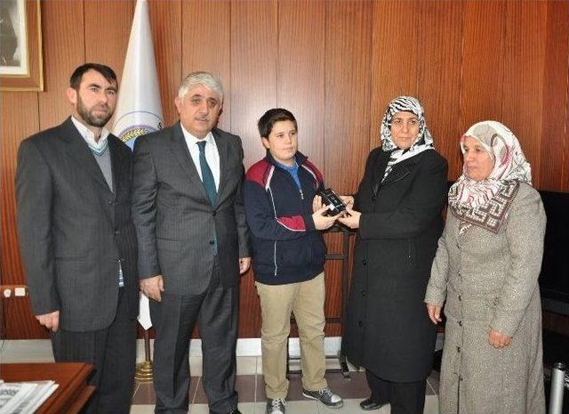 Sorgun Belediye Başkanı Şimşek, Başarılı Öğrencileri Ödüllendirdi