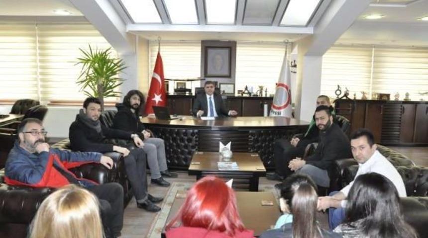 C&uuml;bbe Ve Sarıkla Sokağa &Ccedil;ıkınca Şikayet Edildi