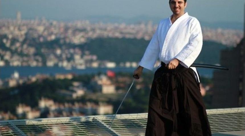 Japon Savaş Sanatlarının D&ouml;rd&uuml;nde De Siyah Kuşak Aldı