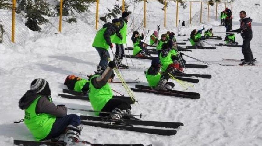 Kartepeli &Ccedil;ocuklara &Uuml;cretsiz Kayak Eğitimi