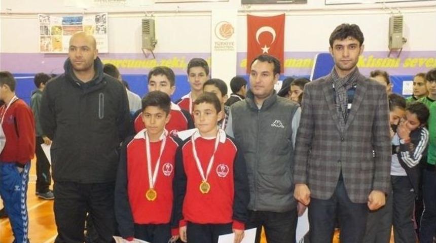 Vanlı Badmintocular Grup Birincisi Oldu