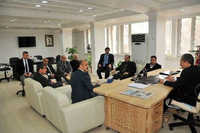 Tapu Kadastro M&uuml;d&uuml;r&uuml; Kozlu&rsquo;dan Başkan Akkaya&rsquo;ya Ziyaret 1