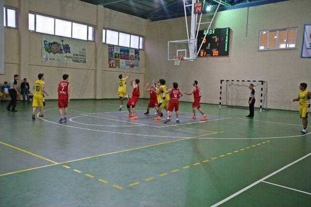 Rize’de Basketbol Gençler Grup Müsabakaları Sona Erdi