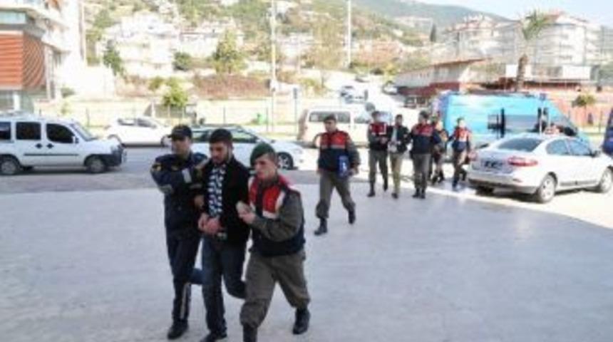 Alanya Jandarmadan Sokak Satıcılarına Operasyon