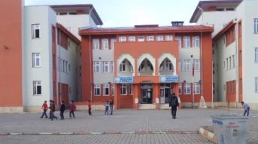 Kahta&rsquo;da Okuldan Bilgisayar Ve Para &Ccedil;alındı