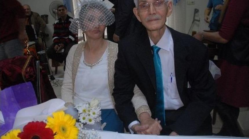 Huzurevinde Tanışıp Evlendiler