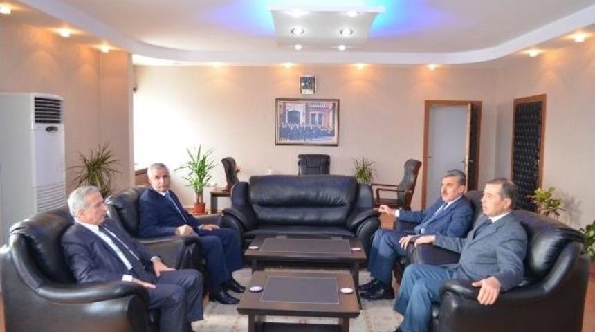 Vali Kam&ccedil;ı&rsquo;dan Defterdarlık Ziyareti