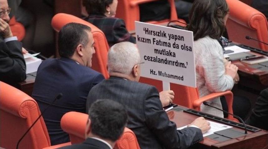 Chp&rsquo;li Vekilden Hadis-i Şerifli Pankart