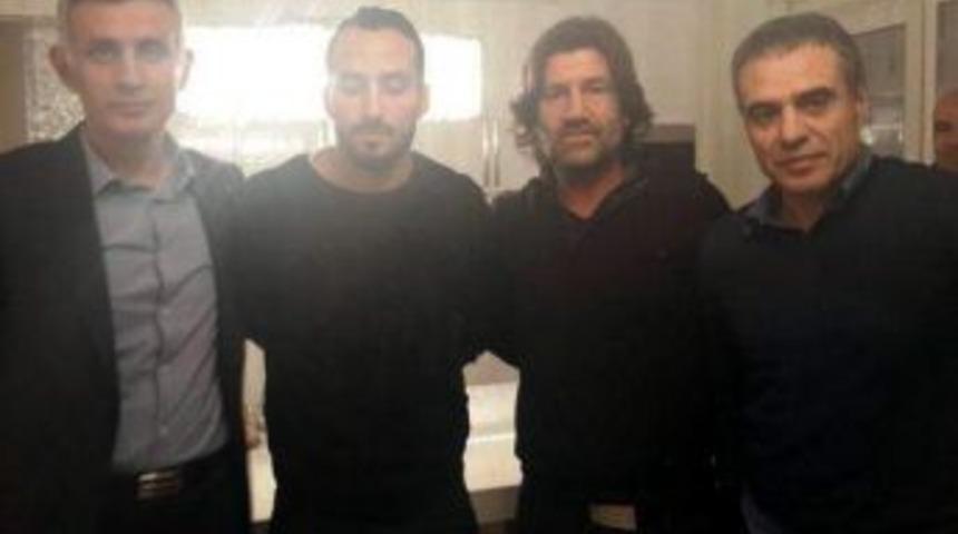 Erkan Zengin Trabzonspor&rsquo;da Oynamaya İkna Oldu