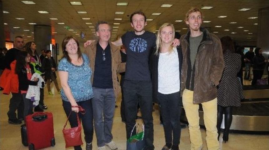 3 G&uuml;n Sonra Bulunan Yabancı &Ouml;ğrenciler İstanbul&rsquo;a Geldi