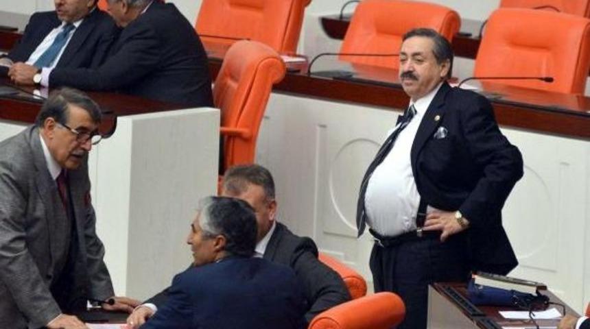 Ak Partili K&ouml;ksal'ın G&ouml;beği Dikat &Ccedil;ekti