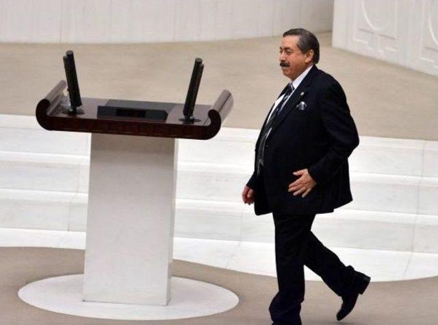 Ak Partili K&ouml;ksal ın G&ouml;beği Dikat &Ccedil;ekti 1