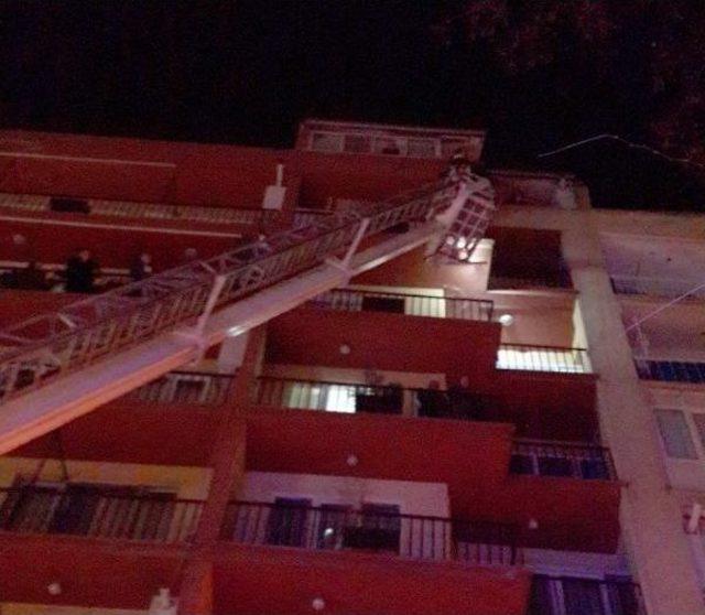 Apartmanda &Ccedil;ıkan Yangın Korkuttu 1