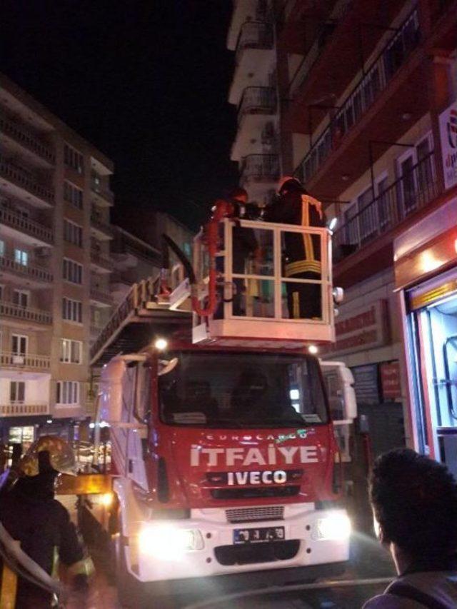 Apartmanda &Ccedil;ıkan Yangın Korkuttu 2
