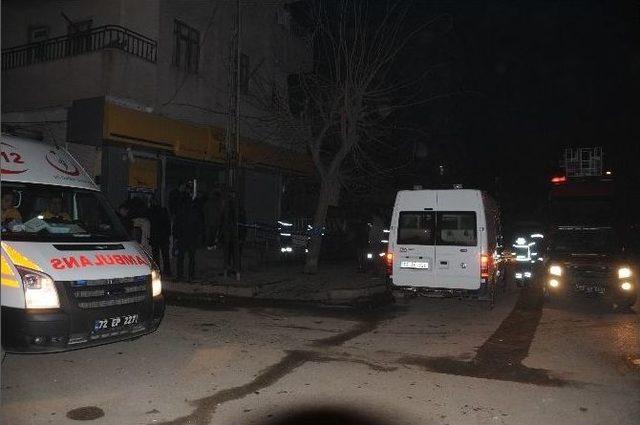 Ptt Şubesinde &Ccedil;ıkan Yangın Korkuya Neden Oldu 1