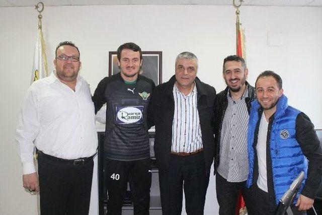 Akhisar Belediyespor, Gen&ccedil; Kaleciyi Kaptı 1