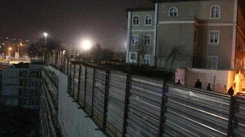 Ek Fotoğraflar// Haydarpaşa Numune Hastanesi Poliklinik Binasında &Ccedil;atlaklar Oluştu; Bina Kapatıldı