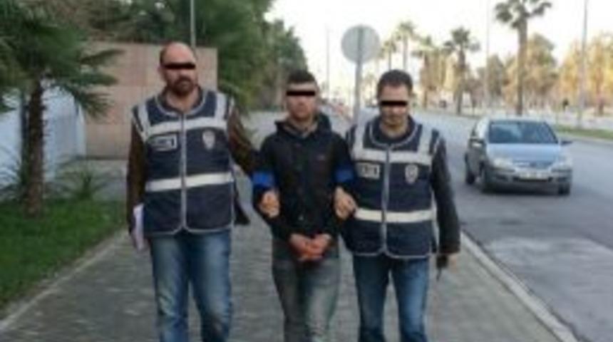 Kadının &Ccedil;antasını Zorla Almaya &Ccedil;alışanları Polis Engelledi