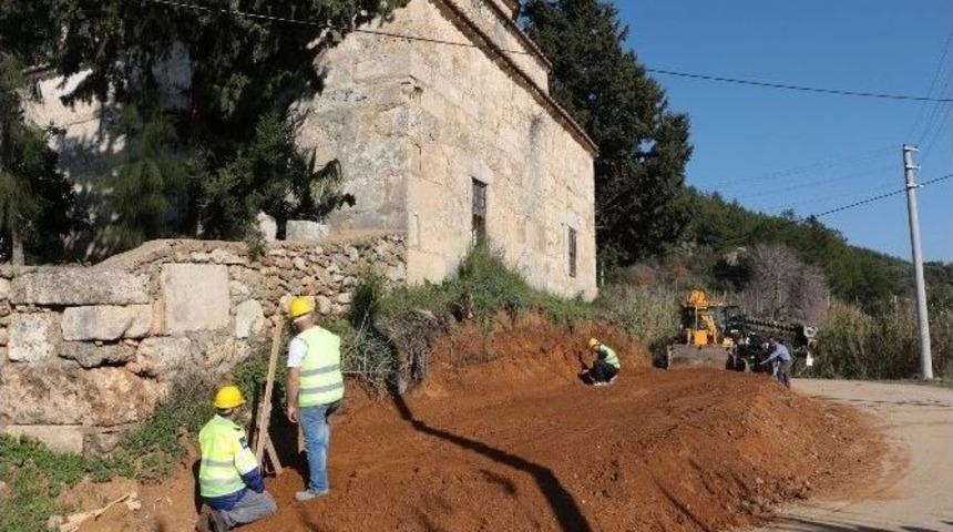 Tarihi Cami Restore Ediliyor