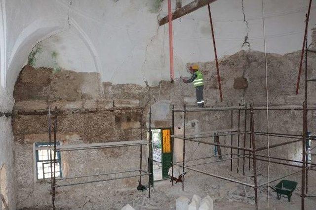 Tarihi Cami Restore Ediliyor 1