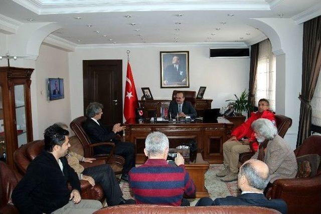 Uluslararası Aktivist Sanat&ccedil;ılar Birliği&rsquo;nden Vali Canbolat&rsquo;a Ziyaret 1