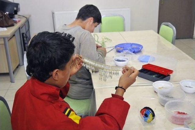 Hayata Gen&ccedil;lik Merkeziyle Bağlanıyorlar 2