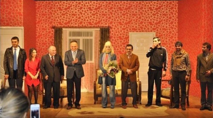 D&uuml;zce Şehir Tiyatrolarından Muhteşem A&ccedil;ılış