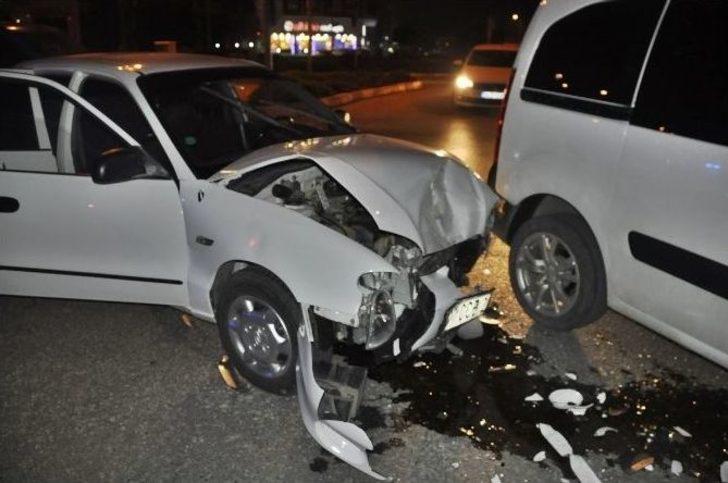 Manavgat’ta İki Otomobil Çarpıştı: 1 Yaralı G1