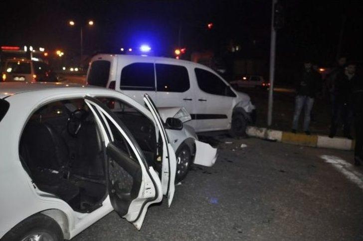 Manavgat’ta İki Otomobil Çarpıştı: 1 Yaralı G3
